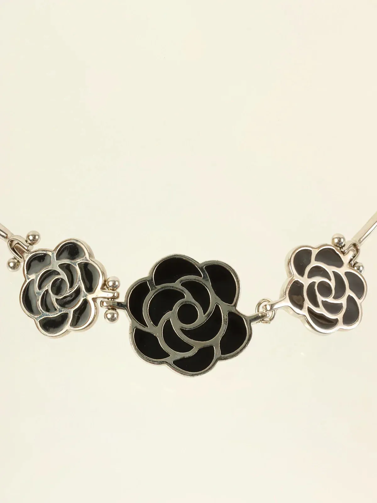 CHANEL 1998 Made Camellia Choker Silver/Black