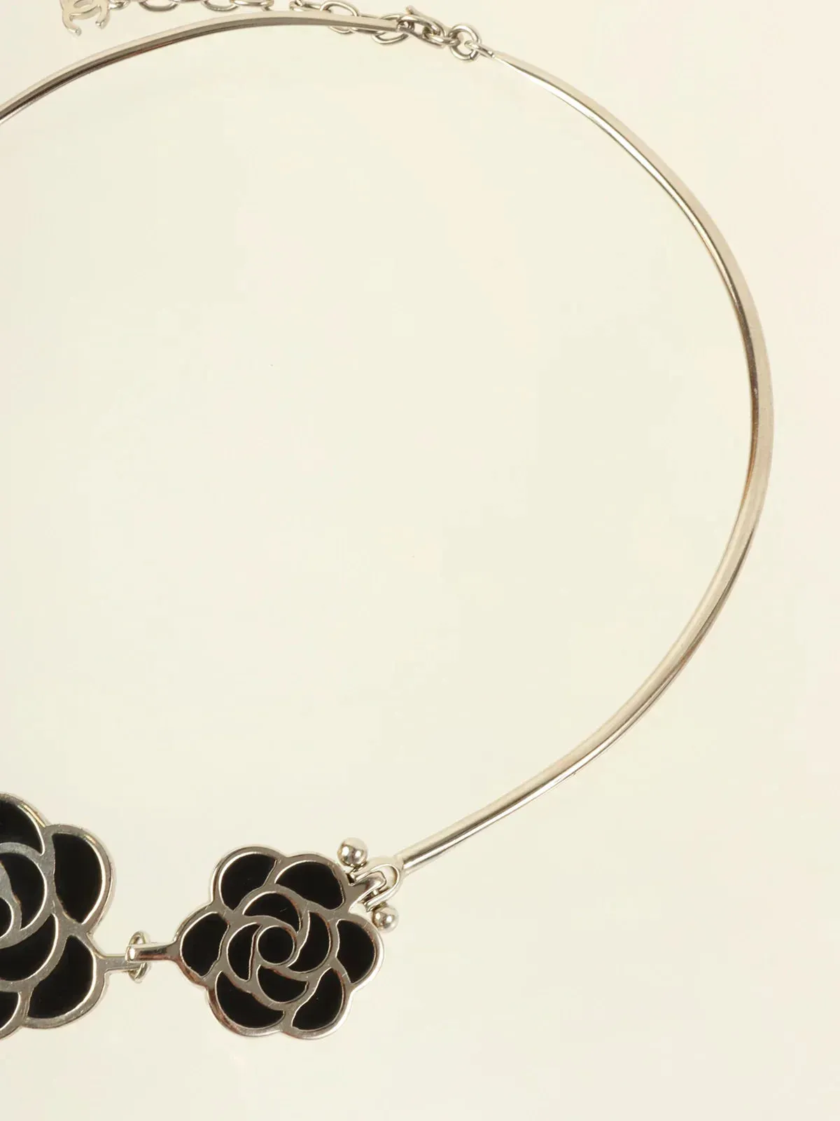 CHANEL 1998 Made Camellia Choker Silver/Black