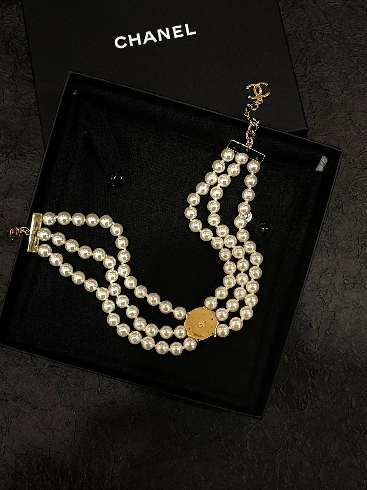 Chanel Multicolor Pearl Circle CC Logo Choker Necklace 2024