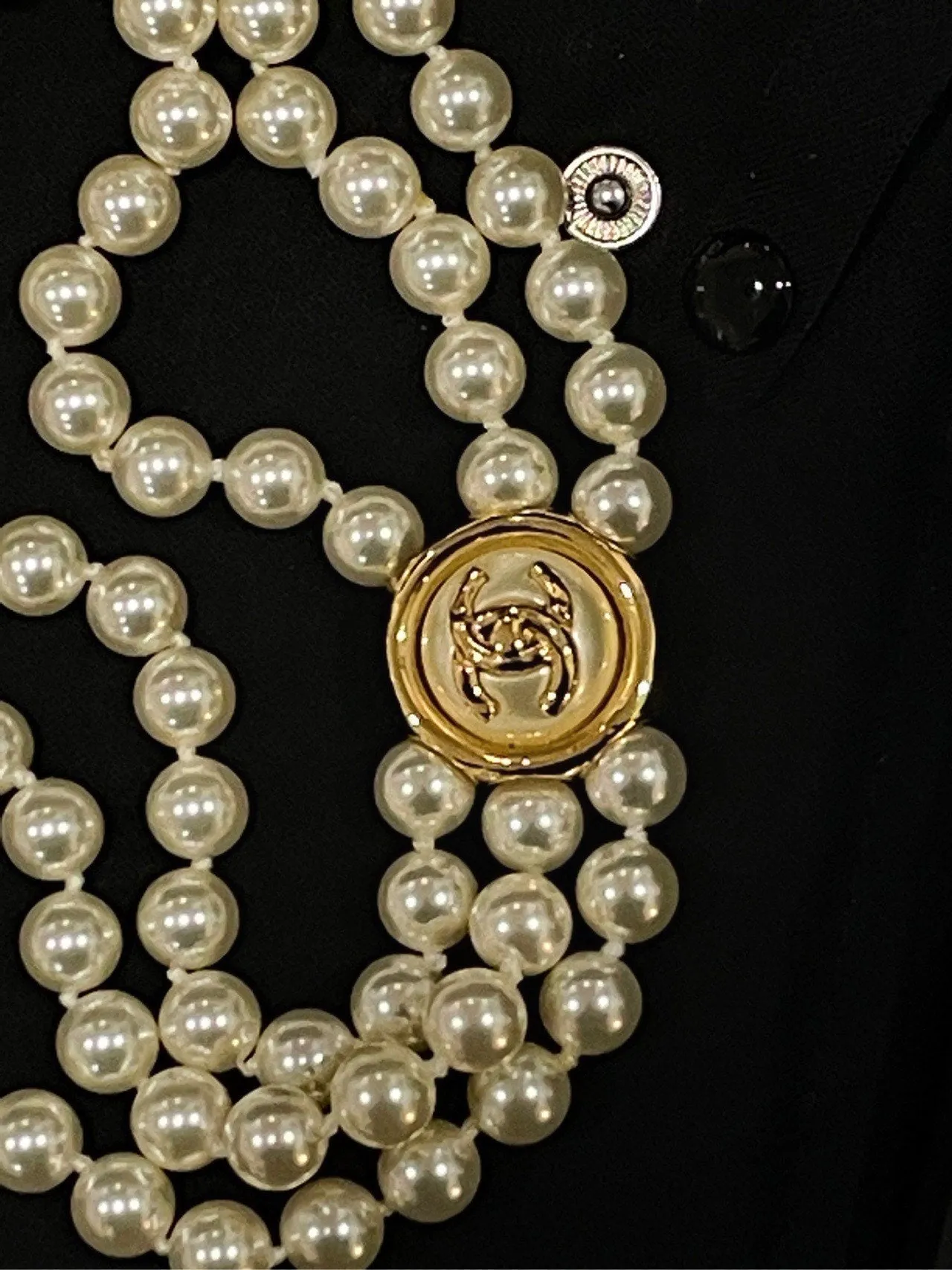 Chanel Multicolor Pearl Circle CC Logo Choker Necklace 2024