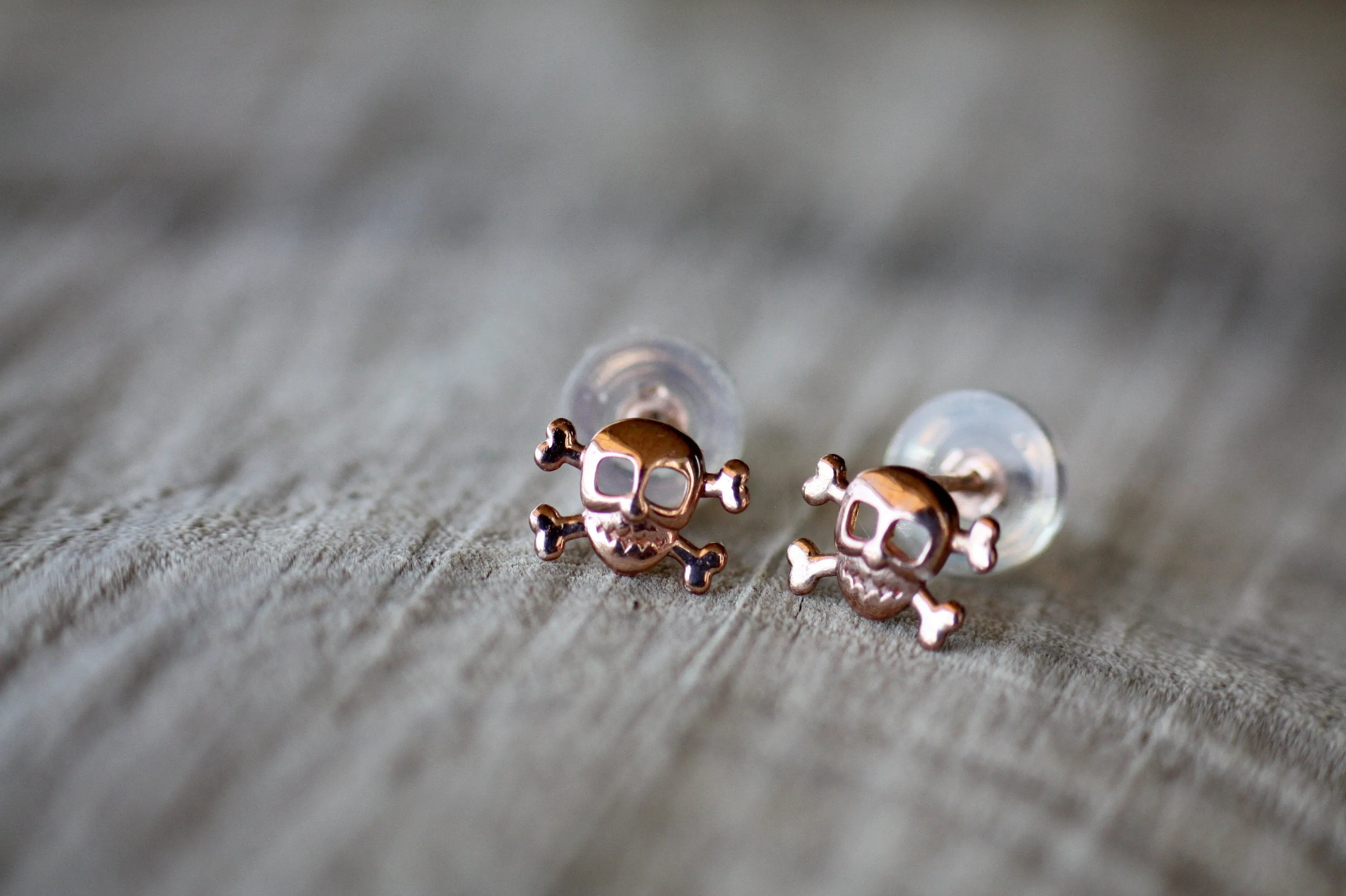 Rose gold skull Halloween earrings